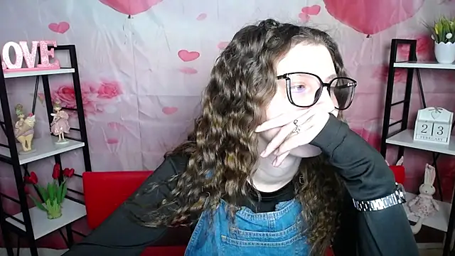 Snapshot of LilianaShine chatting on 02-24-26, 06:03 LilianaShine online show from 02-24-26, 06:03