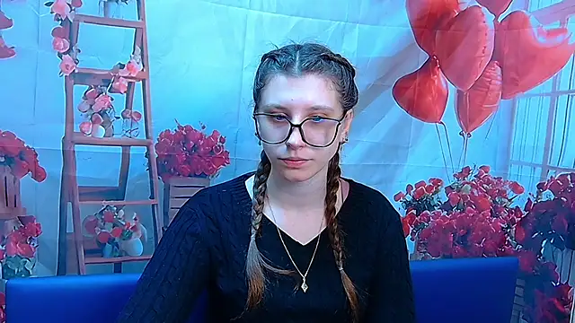 Snapshot of LilianaShine chatting on 02-14-26, 06:13 LilianaShine online show from 02-14-26, 06:13