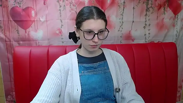 Snapshot of LilianaShine chatting on 02-21-26, 06:15 LilianaShine online show from 02-21-26, 06:15