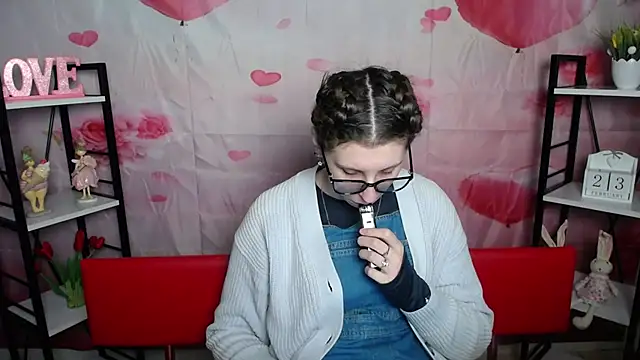 Snapshot of LilianaShine chatting on 02-23-26, 06:14 LilianaShine online show from 02-23-26, 06:14