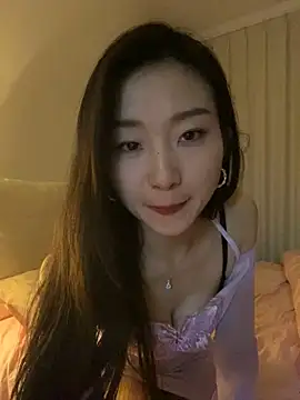 Snapshot of XiaoGui10 chatting on 02-13-26, 02:39 XiaoGui10 online show from 02-13-26, 02:39