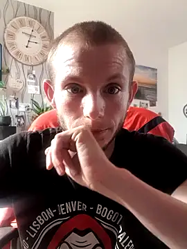 Snapshot of Jungspund25- chatting on 07-19-26, 02:03 Jungspund25- online show from 07-19-26, 02:03