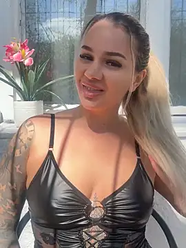 sexybatwomen33 online show from 04-08-26, 11:55