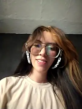 Snapshot of Winniedepootha chatting on 02-08-26, 07:44 Winniedepootha online show from 02-08-26, 07:44