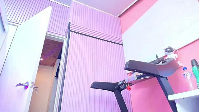 NaomiAmazing01 online show from 05-30-26, 12:17