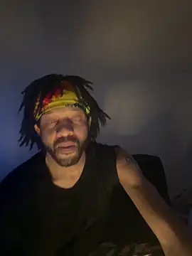 Snapshot of magic_man1085 chatting on 02-04-26, 06:14 magic man1085 online show from 02-04-26, 06:14