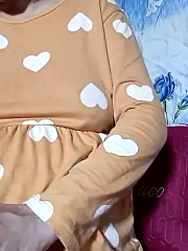 Snapshot of Pmn87 chatting on 02-22-26, 12:18 Pmn87 online show from 02-22-26, 12:18