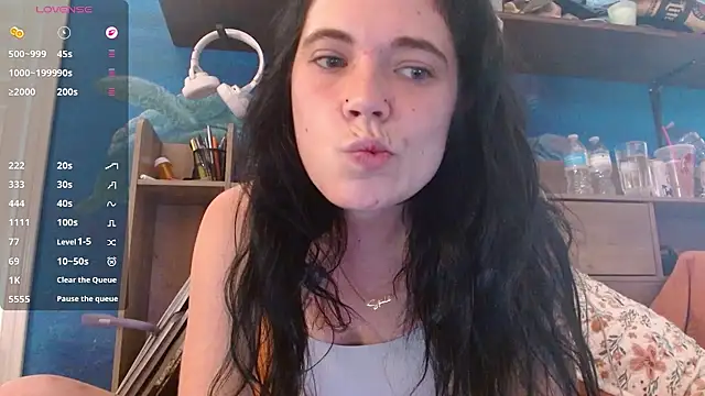 Snapshot of ahungkittykat chatting on 05-15-26, 06:50 ahungkittykat online show from 05-15-26, 06:50