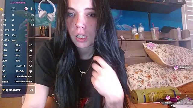 Snapshot of ahungkittykat chatting on 05-08-26, 01:04 ahungkittykat online show from 05-08-26, 01:04