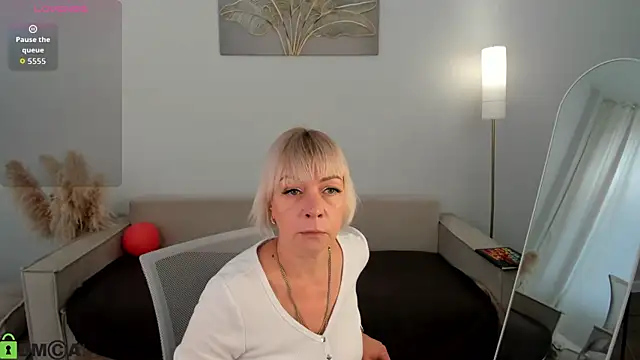 Snapshot of Ann_Annise chatting on 06-13-26, 12:52 Ann Annise online show from 06-13-26, 12:52