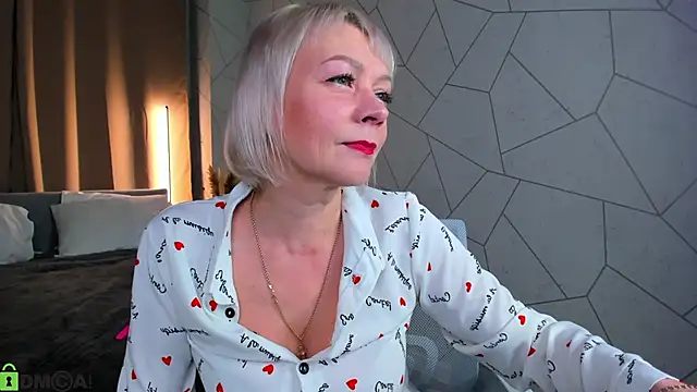 Snapshot of Ann_Annise chatting on 02-19-26, 01:02 Ann Annise online show from 02-19-26, 01:02