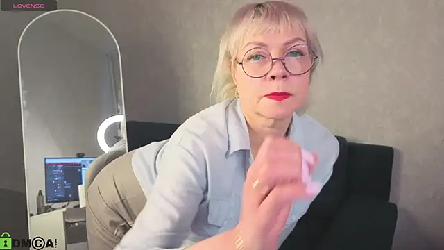 Snapshot of Ann_Annise chatting on 02-28-26, 01:27 Ann Annise online show from 02-28-26, 01:27