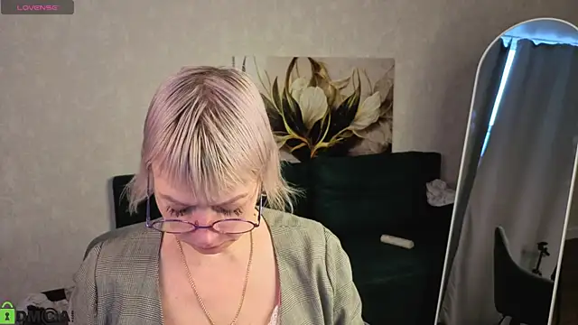 Snapshot of Ann_Annise chatting on 02-25-26, 09:09 Ann Annise online show from 02-25-26, 09:09