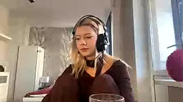 LadyFoxLove online show from 02-12-26, 11:32