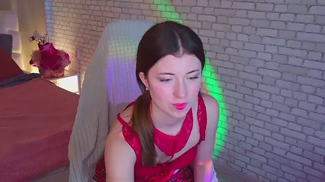 Snapshot of LunarDreamm chatting on 02-05-26, 01:29 LunarDreamm online show from 02-05-26, 01:29