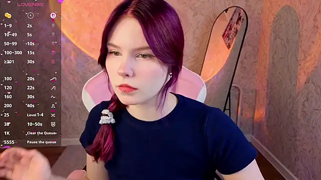 Julia Anis online show from 04-11-26, 01:02