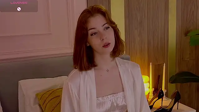 VivanWestwood online show from 06-14-26, 05:14