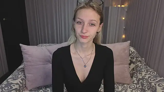 Snapshot of Akiro_Kim7 chatting on 02-11-26, 01:49 Akiro Kim7 online show from 02-11-26, 01:49