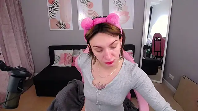 Snapshot of PollyRoseX chatting on 02-13-26, 07:19 PollyRoseX online show from 02-13-26, 07:19