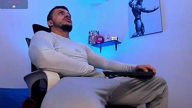 LiamReigns  online show from 06-18-26, 02:32