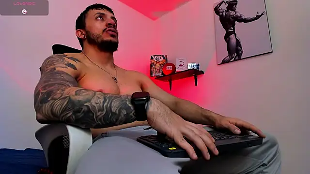 Snapshot of LiamReigns_ chatting on 05-20-26, 10:07 LiamReigns online show from 05-20-26, 10:07