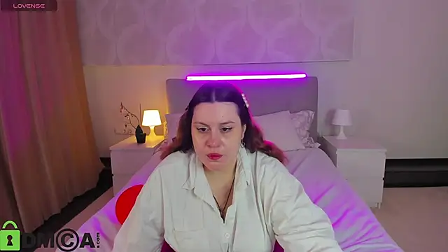 Snapshot of Valery_Grand chatting on 02-15-26, 01:06 Valery Grand online show from 02-15-26, 01:06