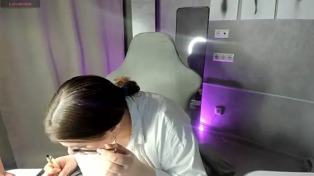 Snapshot of Valery_Grand chatting on 02-21-26, 01:18 Valery Grand online show from 02-21-26, 01:18