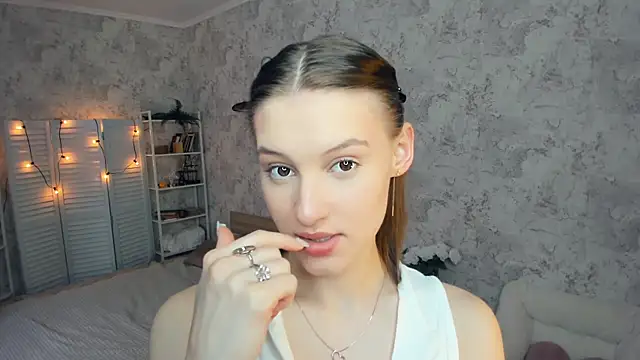 LianneBynon online show from 06-29-26, 08:32