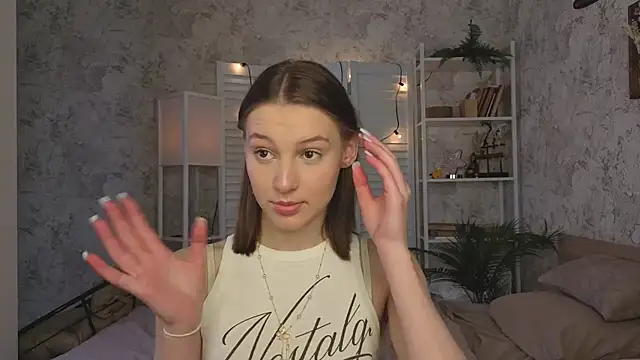 LianneBynon online show from 07-06-26, 08:32