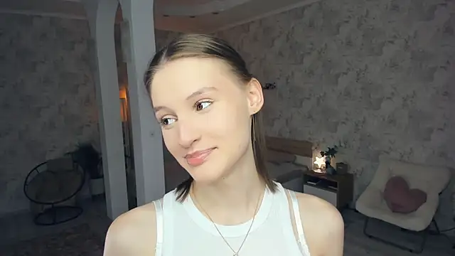 LianneBynon online show from 06-18-26, 08:24