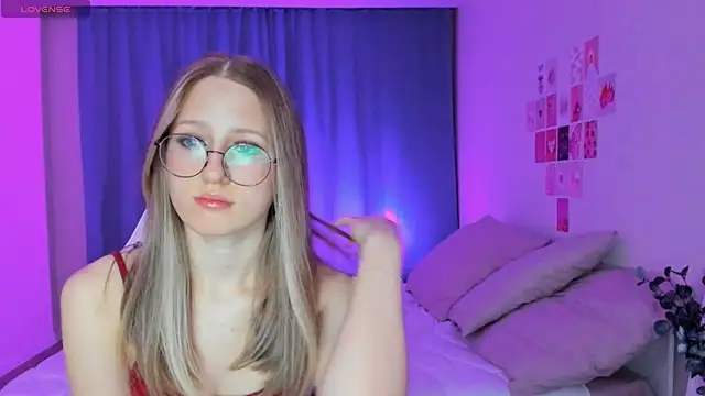 Snapshot of Vega_Taylor chatting on 02-26-26, 03:28 Vega Taylor online show from 02-26-26, 03:28