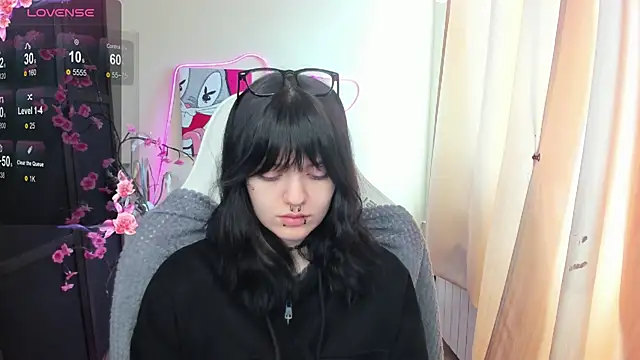 Snapshot of Emma_Darkkk chatting on 02-25-26, 04:12 Emma Darkkk online show from 02-25-26, 04:12