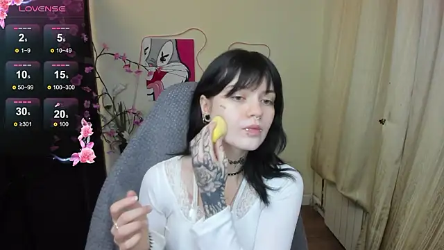 Snapshot of Emma_Darkkk chatting on 02-13-26, 01:27 Emma Darkkk online show from 02-13-26, 01:27