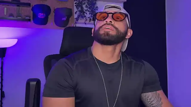 SamDornan51 online show from 04-10-26, 01:45