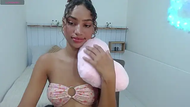 Snapshot of Mona_Mistic chatting on 02-13-26, 08:20 Mona Mistic online show from 02-13-26, 08:20