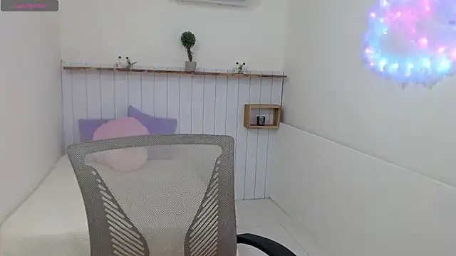 Snapshot of Mona_Mistic chatting on 02-15-26, 08:08 Mona Mistic online show from 02-15-26, 08:08