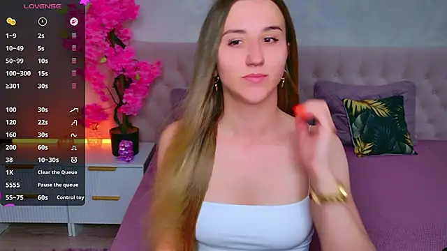 JasminUqueen online show from 06-17-26, 01:05