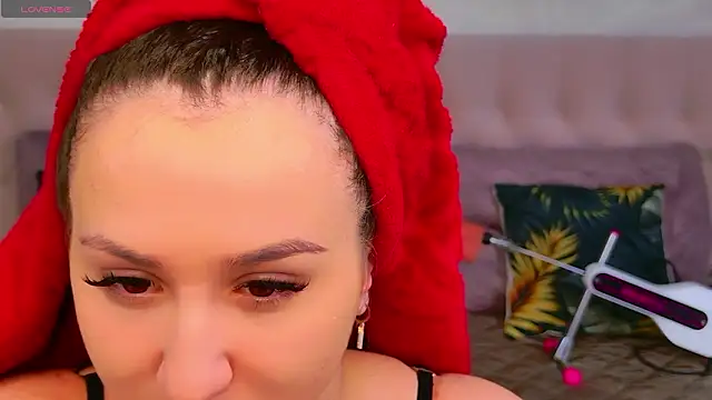 Snapshot of JasminUqueen chatting on 02-10-26, 01:15 JasminUqueen online show from 02-10-26, 01:15