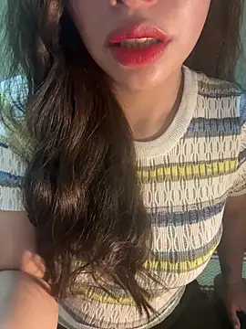 Snapshot of QuynhAnh_2k1 chatting on 02-11-26, 08:03 QuynhAnh 2k1 online show from 02-11-26, 08:03