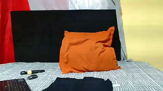 Snapshot of JinglynJuicy22 chatting on 02-25-26, 07:41 JinglynJuicy22 online show from 02-25-26, 07:41