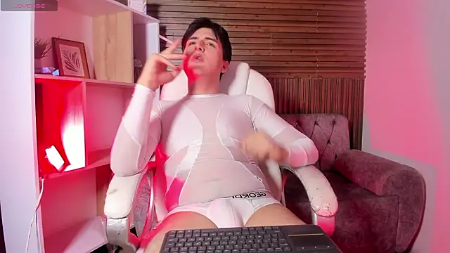 Snapshot of noahWolff_ chatting on 02-01-26, 04:44 noahWolff online show from 02-01-26, 04:44