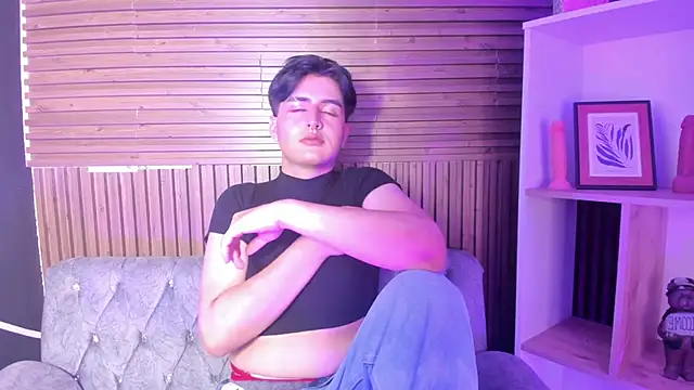 Snapshot of noahWolff_ chatting on 02-12-26, 05:18 noahWolff online show from 02-12-26, 05:18