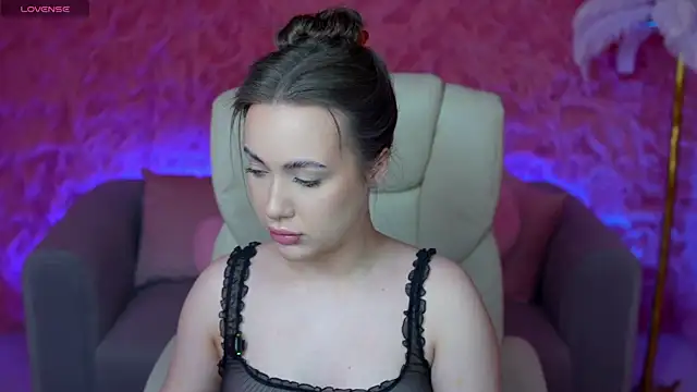 OliviaMoore  online show from 05-08-26, 05:44