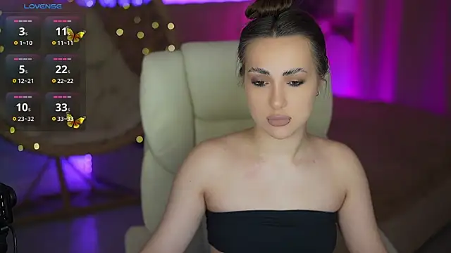 OliviaMoore  online show from 03-11-26, 02:33