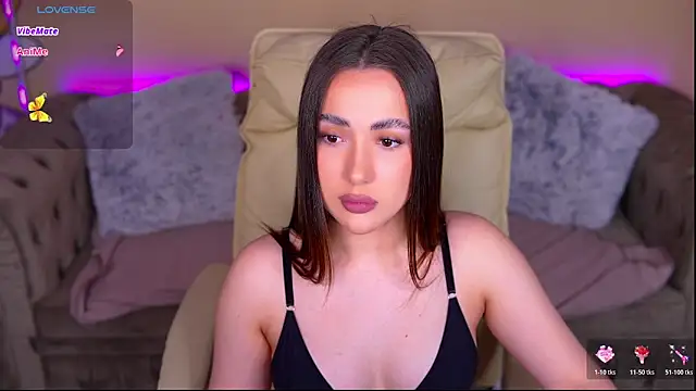 Snapshot of OliviaMoore_ chatting on 06-13-26, 07:01 OliviaMoore online show from 06-13-26, 07:01