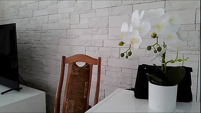 JuliaLovely online show from 06-14-26, 02:07