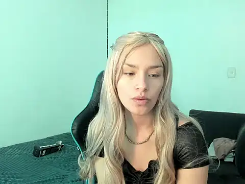 Snapshot of Megan_Blue_ chatting on 02-17-26, 04:26 Megan Blue online show from 02-17-26, 04:26