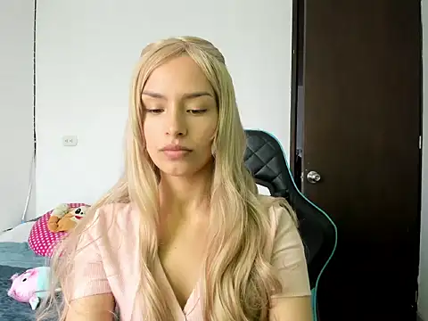 Snapshot of Megan_Blue_ chatting on 02-18-26, 03:41 Megan Blue online show from 02-18-26, 03:41