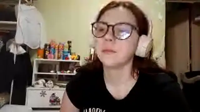 Snapshot of VannessaDillenbeck chatting on 02-22-26, 04:59 VannessaDillenbeck online show from 02-22-26, 04:59