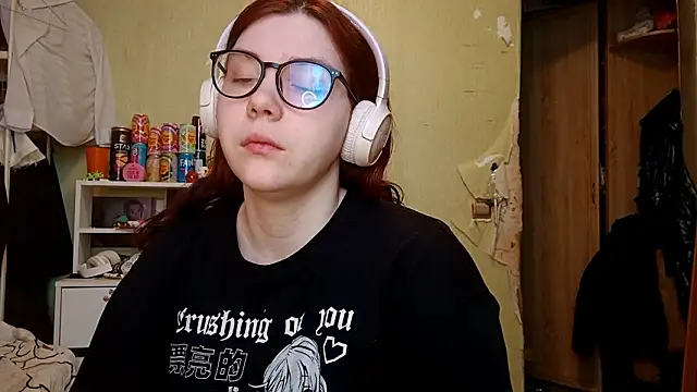 Snapshot of VannessaDillenbeck chatting on 02-20-26, 06:59 VannessaDillenbeck online show from 02-20-26, 06:59